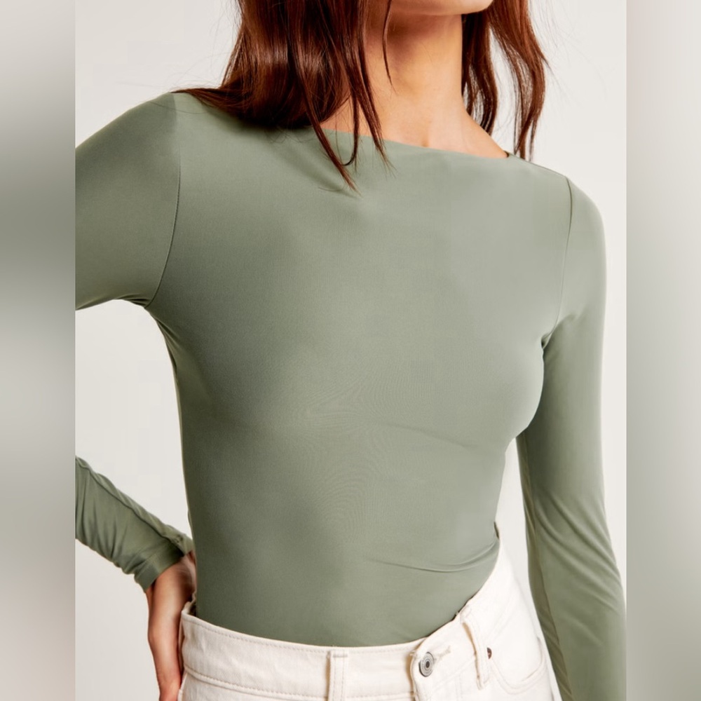 ABRRCROMBIE & FITCH long-sleeve sculpt matte fabric tuckable slash top